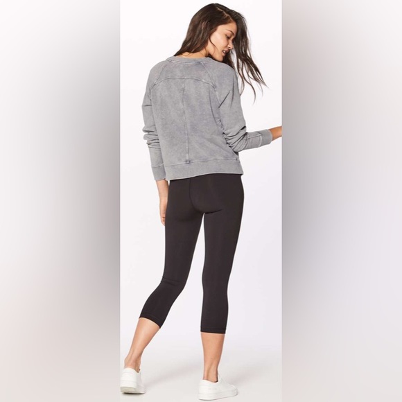 Lululemon Ready to Roll Crew
Vapour - Picture 2 of 6